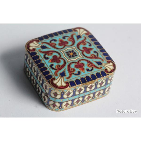 Boite � pilules �maux champlev� Limoges