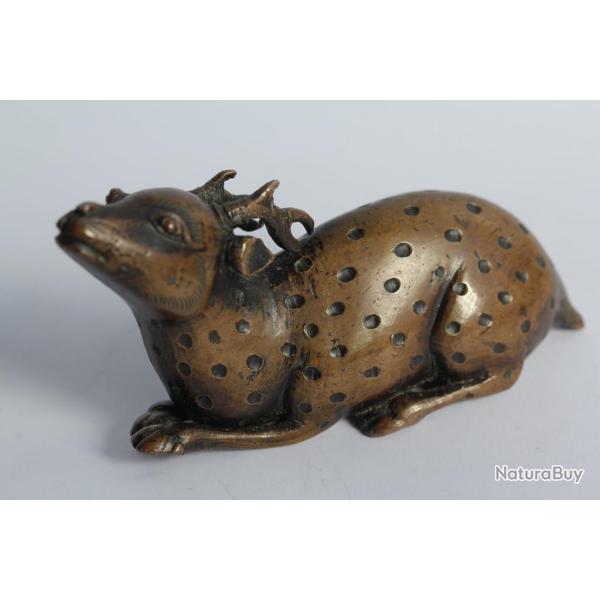 Ancien bronze Cerf Qilin couch� Chine