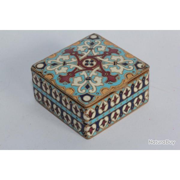 Boite � pilules �maux champlev� Limoges