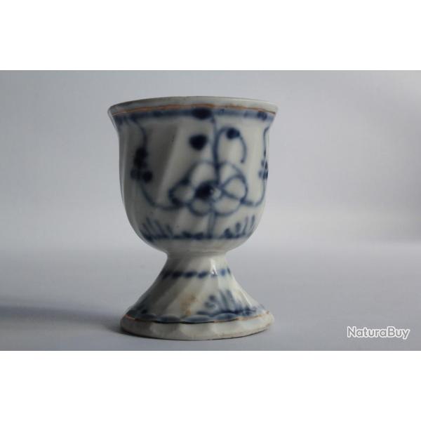 Ancien coquetier porcelaine bleue et blanche Thuringe Allemagne