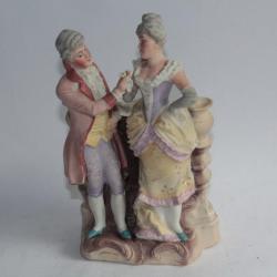 Porcelaine biscuit polychrome Bouquetière Couple