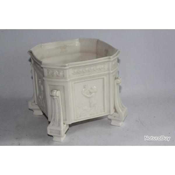 Jardini�re porcelaine Worcester enfants satyres