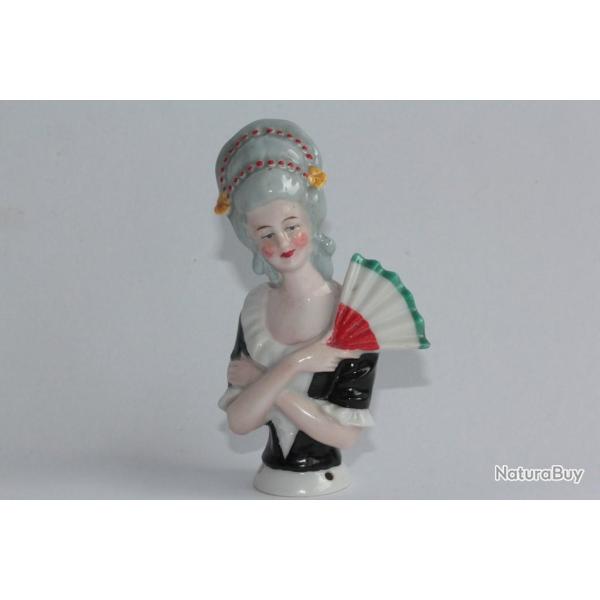 Demi figurine porcelaine Femme � l'�ventail Marquise