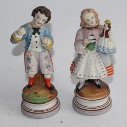 Paire de sujets Enfants porcelaine biscuit