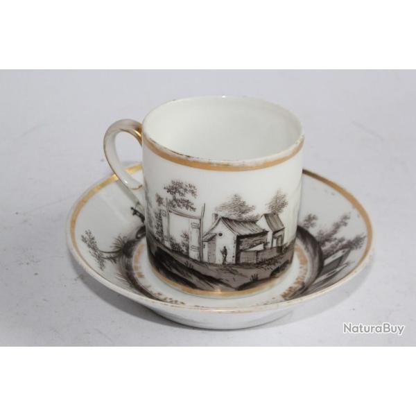 Tasse litron porcelaine Vieux Paris XVIIIe si�cle