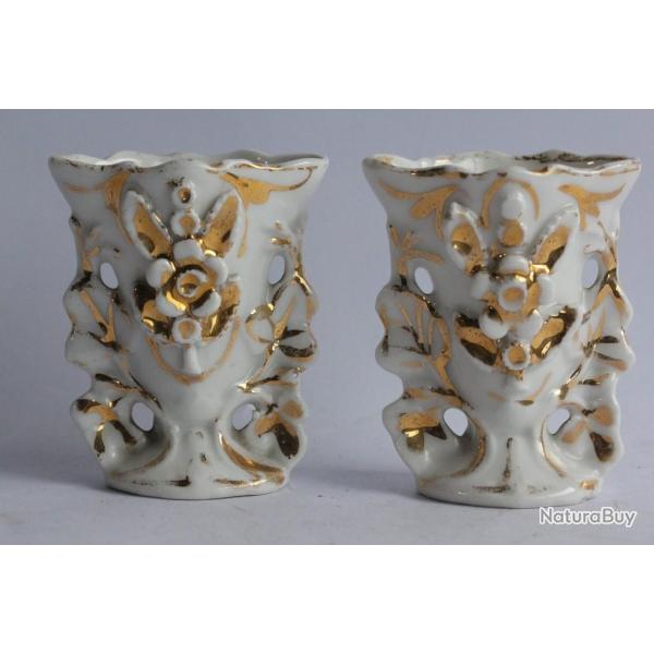 Paire de petits vases de mari�s porcelaine Vieux Paris