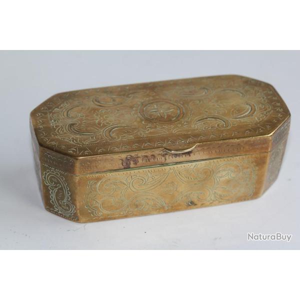 Ancienne boite  pice laiton