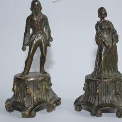 Paire de petits bronzes anciens couple gentilhomme et gente dame