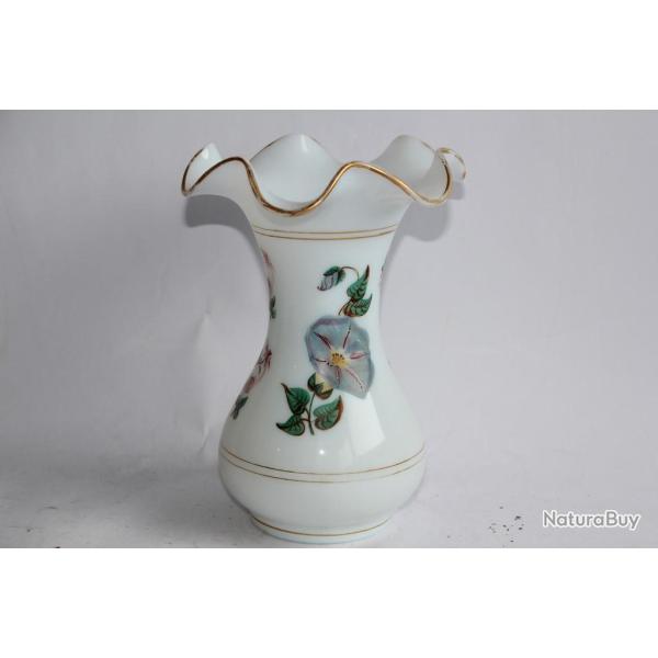 Ancien vase opaline �maill�e