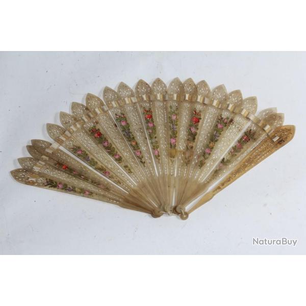 �ventail bris� corne ajour� d�but XIXe si�cle