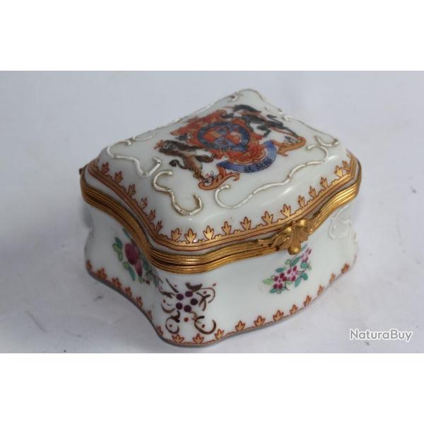 Boite porcelaine Paris Honi soit qui mal y pense Chevalerie britannique