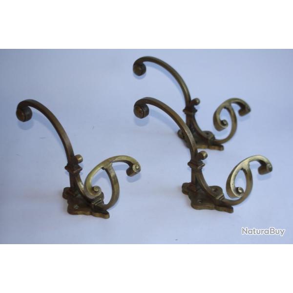 Patres murales laiton