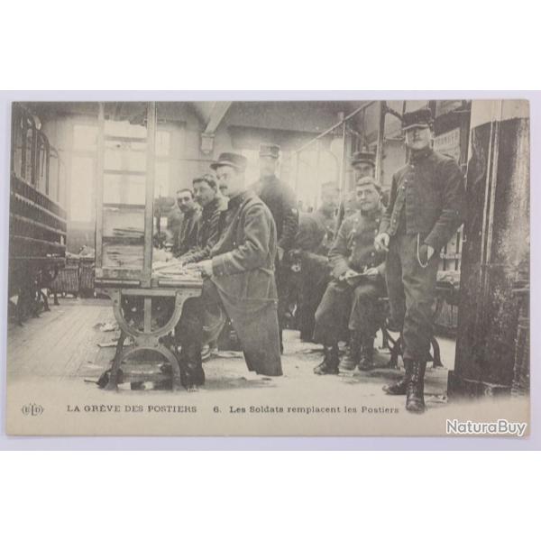 CPA Paris La gr�ve des Postiers Les soldats remplacent les Postiers