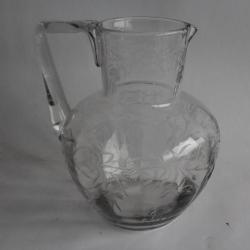 Pichet cristal gravé