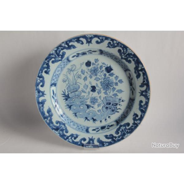 Plat porcelaine bleu-blanc Compagnie des Indes Chine XVIIIe si�cle