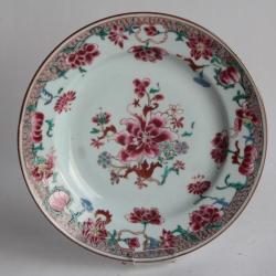Assiette porcelaine Chine Famille rose Compagnie des Indes XVIIIe si&egrave;cle