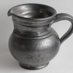 JEAN MARAIS Pichet terre cuite verniss&eacute;e noire