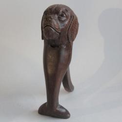 Casse noix Chien bois sculpté Art populaire Forêt noire