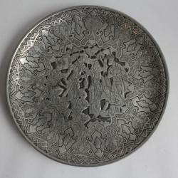 Plat m&eacute;tal argent&eacute; repouss&eacute; grav&eacute; Iran Qadjar Perse XIXe si&egrave;cle