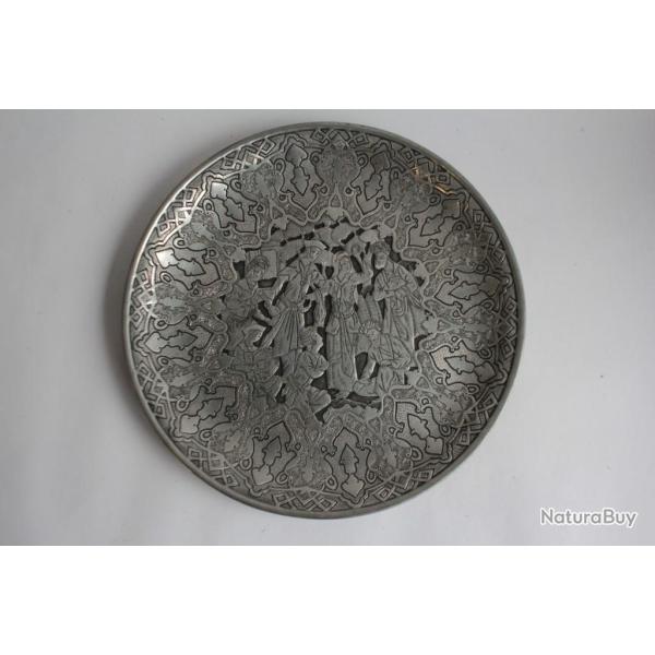 Plat m�tal argent� repouss� grav� Iran Qadjar Perse XIXe si�cle