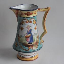 Pichet céramique Auvergne Femme Costume traditionnel