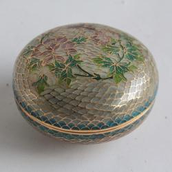 Boite ronde émail plique à jour Chine