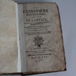 Livre La cuisinière bourgeoise suivie de l'office 1771