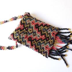 Bourse en sablés de perles de verre polychromes