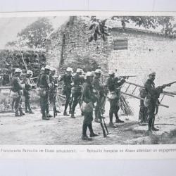 CPA Patrouille francaise en Alsace attendant un engagement