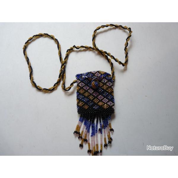 Bourse en sabl�s de perles de verre polychromes