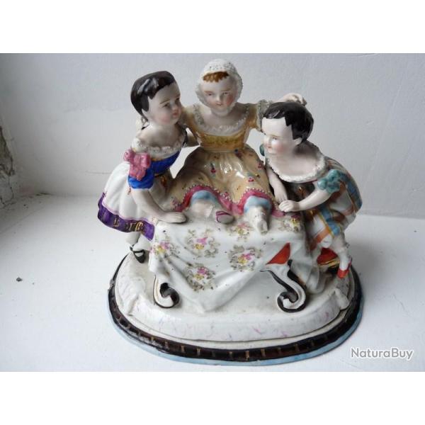 Encrier couvert porcelaine enfants XIXe si�cle objets d'�criture