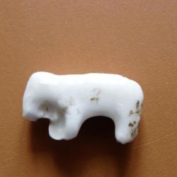 Ancienne fève en porcelaine