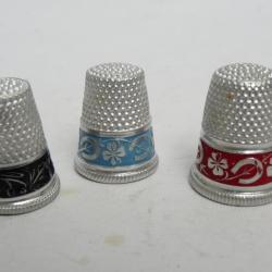 Trois Dés à coudre enfant poupée