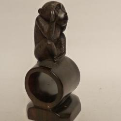 Rond de serviette au singe  Art de la table