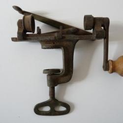 Ancienne sertisseuse à cartouches Chasse