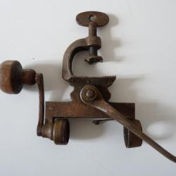 Ancienne sertisseuse à cartouches Chasse