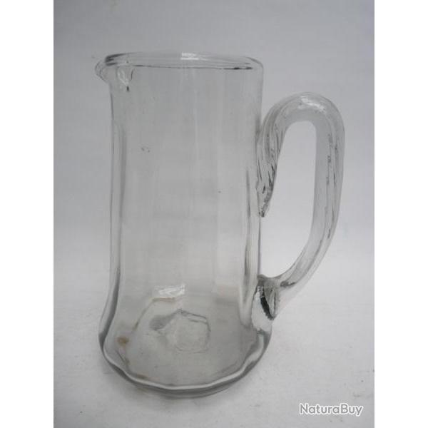 Ancien pichet en verre souffl�