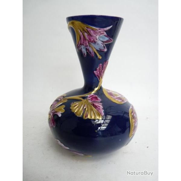 Vase Porcelaine �maill�e Sign� ?