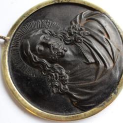 Médaillon Christ de fer et d'argent doré Haute époque Art Religion