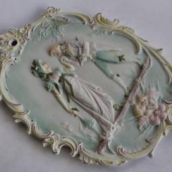 Bas relief porcelaine biscuit romantique