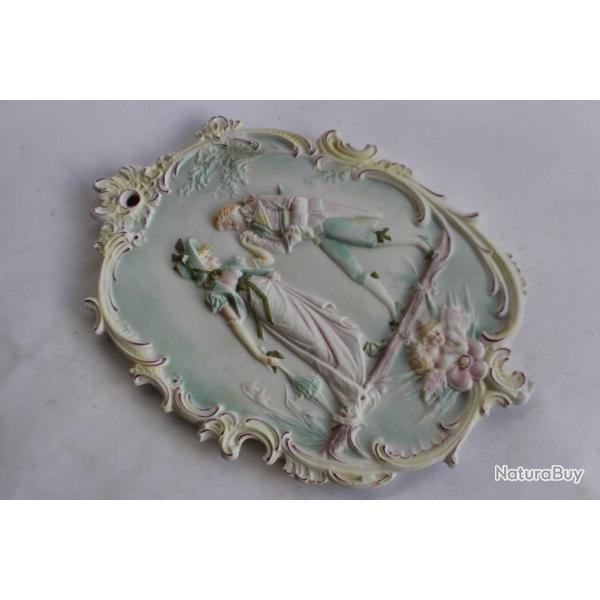 Bas relief porcelaine biscuit romantique
