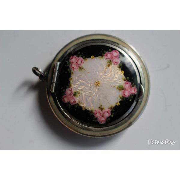 Boite a poudre argent guilloch� �maill�