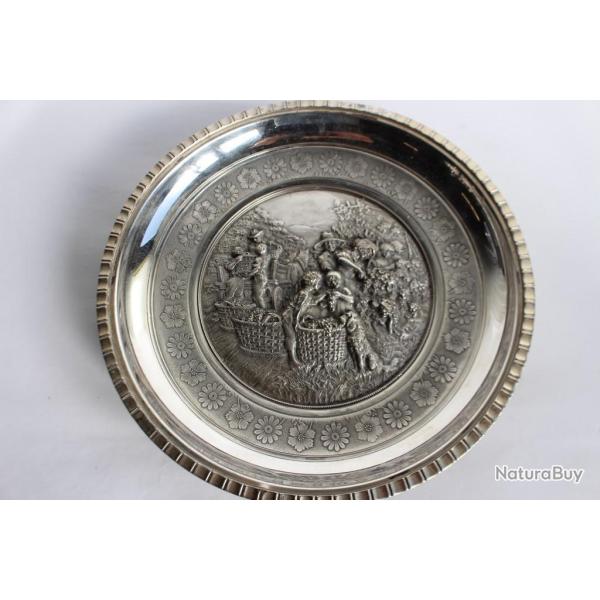 Coupe a raisins m�tal argent� en relief  vendangeurs  vin