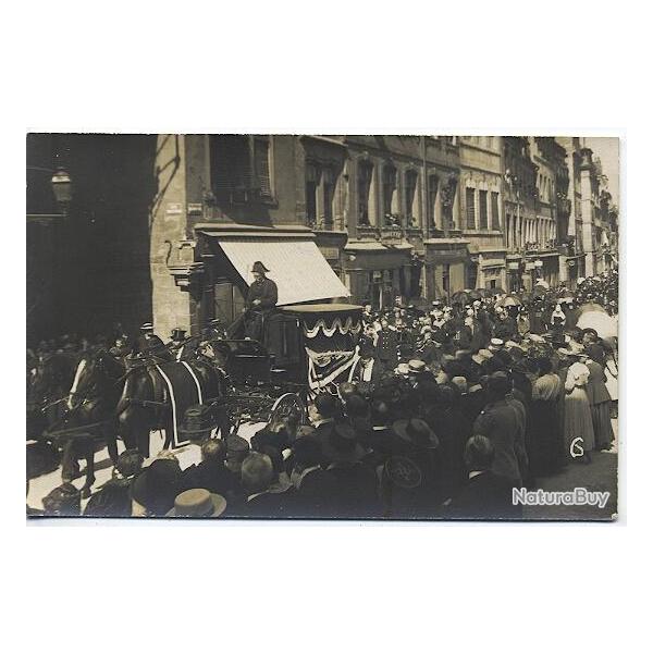 Carte postale Doubs 25 Besan�on D�fil� devant la maison Victor Hugo