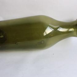 Grosse bouteille en verre soufflé XVIIIe siècle