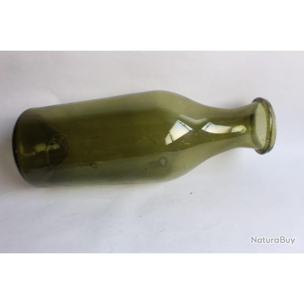 Grosse bouteille en verre souffl� XVIIIe si�cle