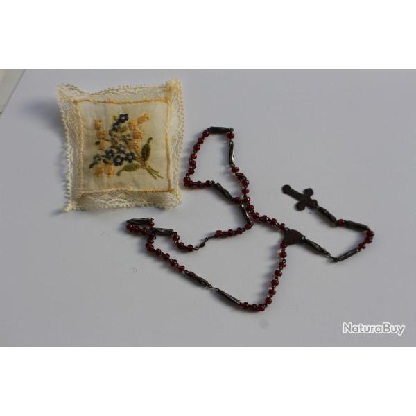 Chapelet d'enfant ancien perles de verre et acier + broderie religion
