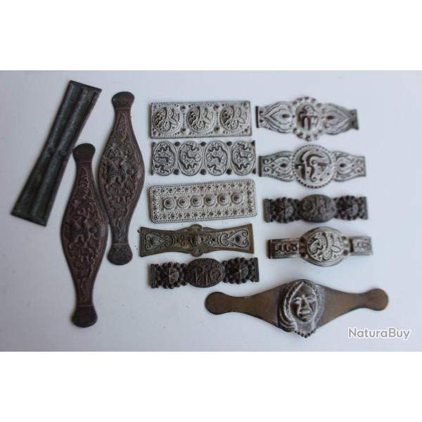 Treize moules pour bijoux Orient