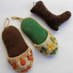 Trois anciens porte épingles