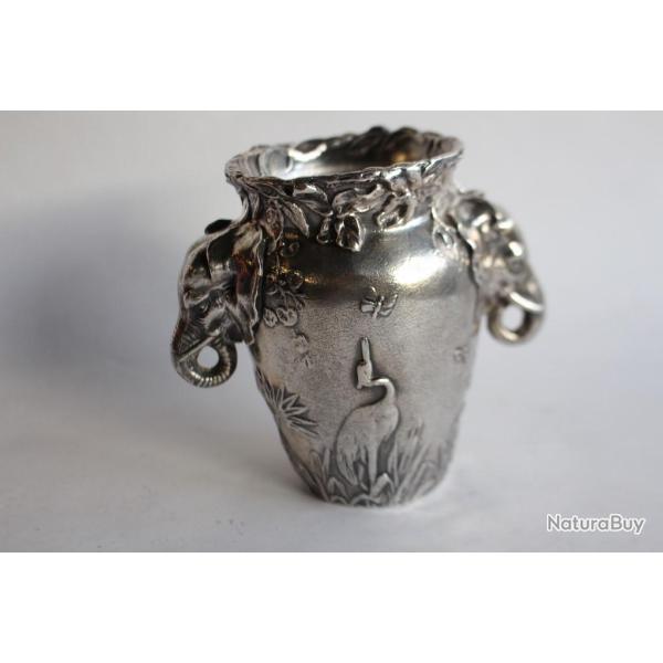 Vase aux �l�phants Art nouveau argent�